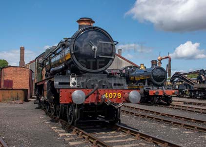 Purchase photo of 4079 PENDENNIS CASTLE &  5322 2-6-0 Tender Locomotive at Didcot