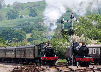 Purchase photo of 7903 FOREMARKE HALL &  7820 DINMORE MANOR at Gloucestershire Warwickshire Railway