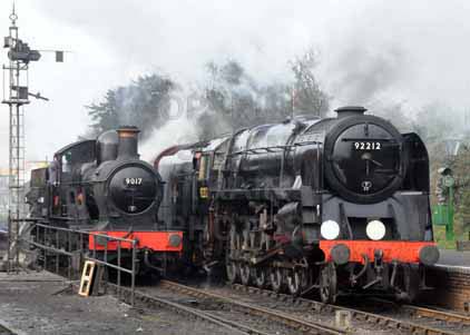Purchase photo of 9017 EARL OF BERKELEY &  92212 9F at Mid Hants Railway