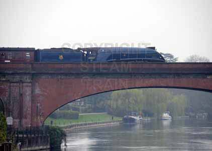 Purchase photo of 60007 SIR NIGEL GRESLEY at Maidenhead