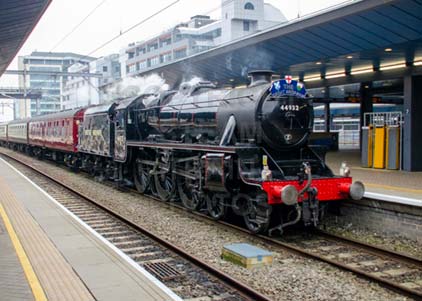Purchase photo of 44932 Black Five at Reading