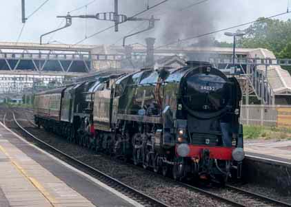 Purchase photo of 34052 LORD DOWDING (BRAUNTON) &  46100 ROYAL SCOT at Tilehurst