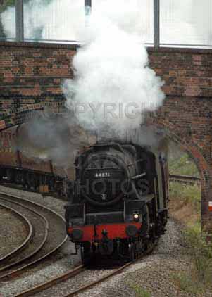 Purchase photo of 44871 Black Five at Wilton